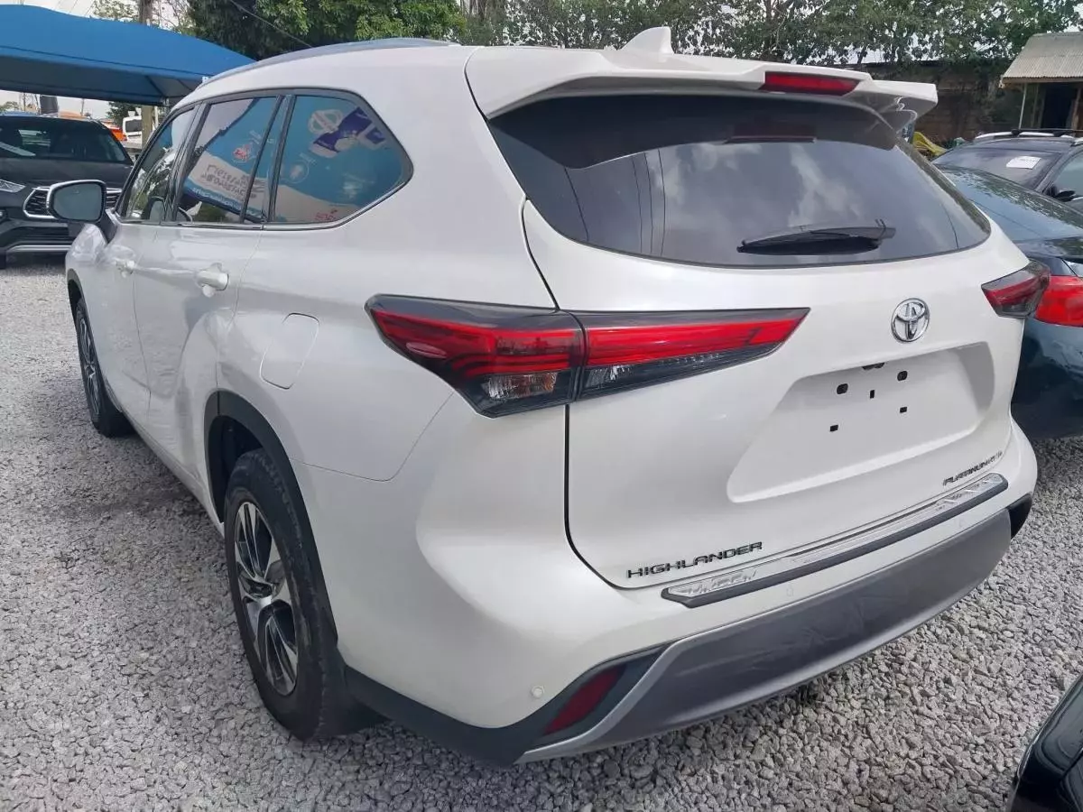 Toyota Highlander   - 2020