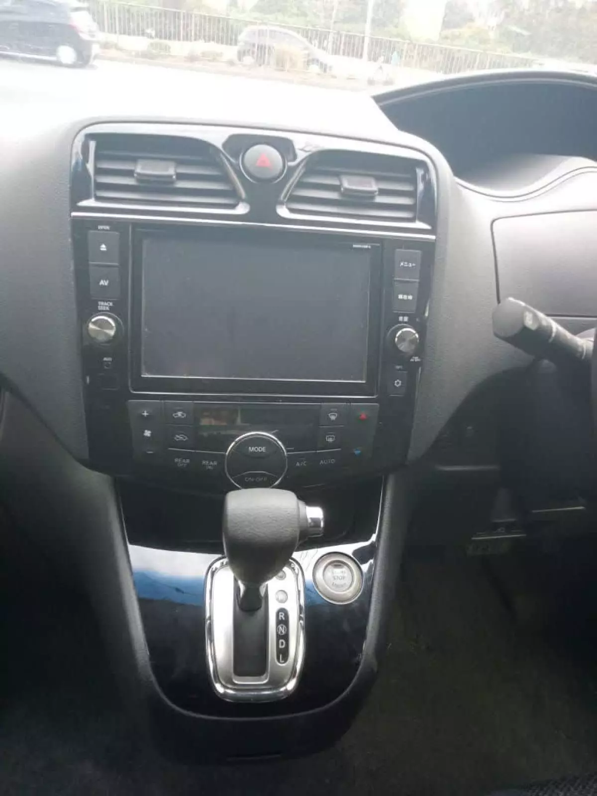 Nissan Serena - 2016
