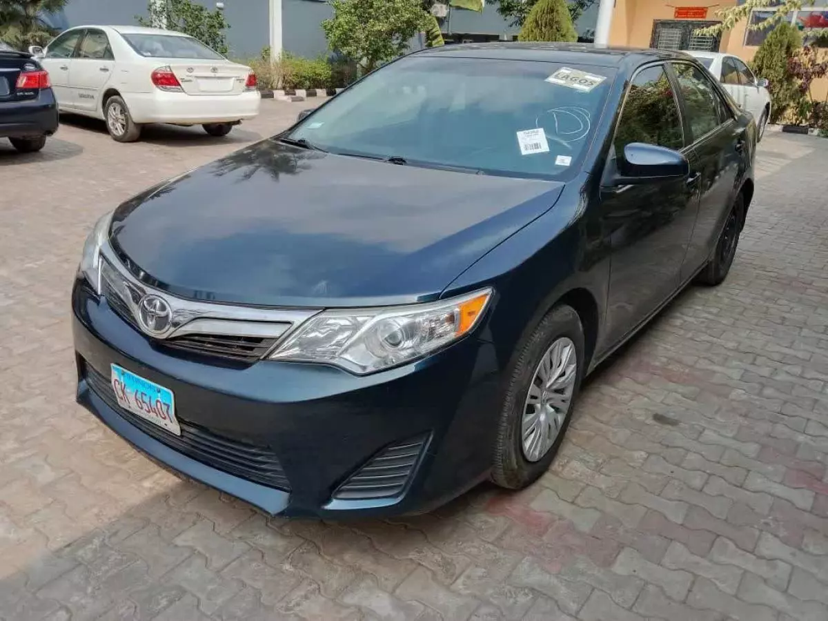 Toyota Camry - 2012