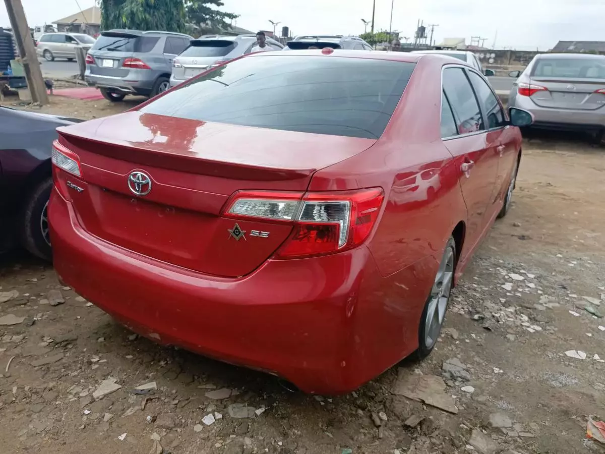 Toyota Camry   - 2012