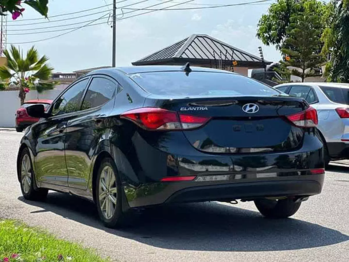 Hyundai Elantra   - 2015