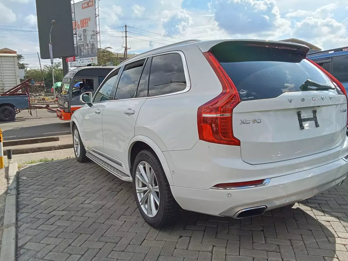 Volvo XC90   - 2018