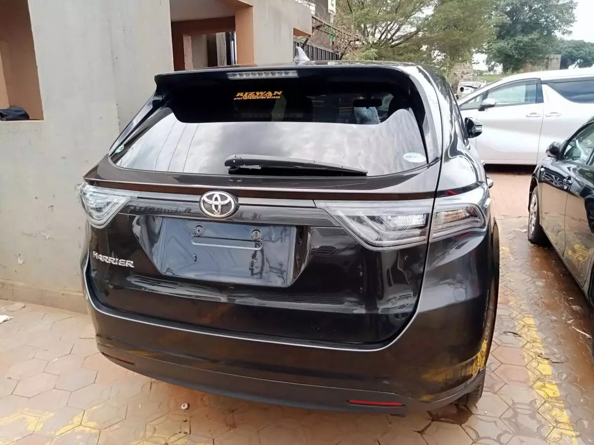 Toyota Harrier   - 2016