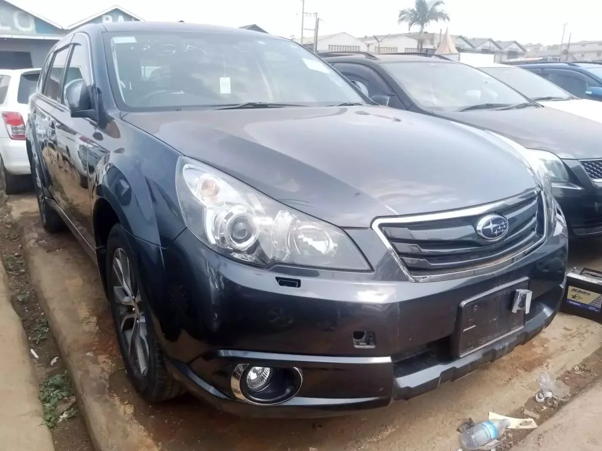 Subaru Outback   - 2011