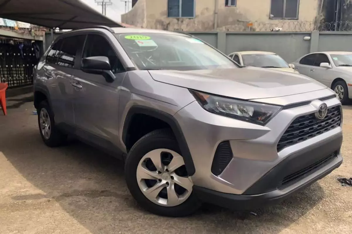 Toyota RAV 4   - 2019