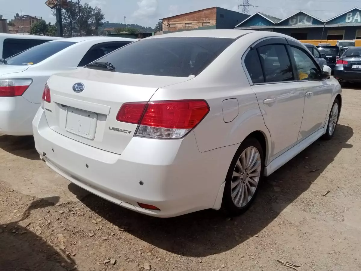 Subaru Legacy   - 2009