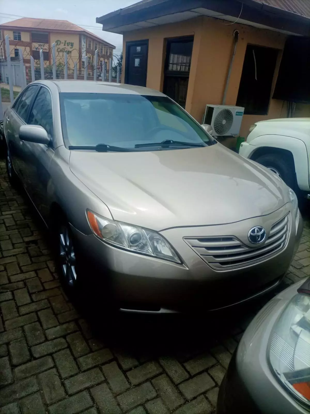 Toyota Camry   - 2009