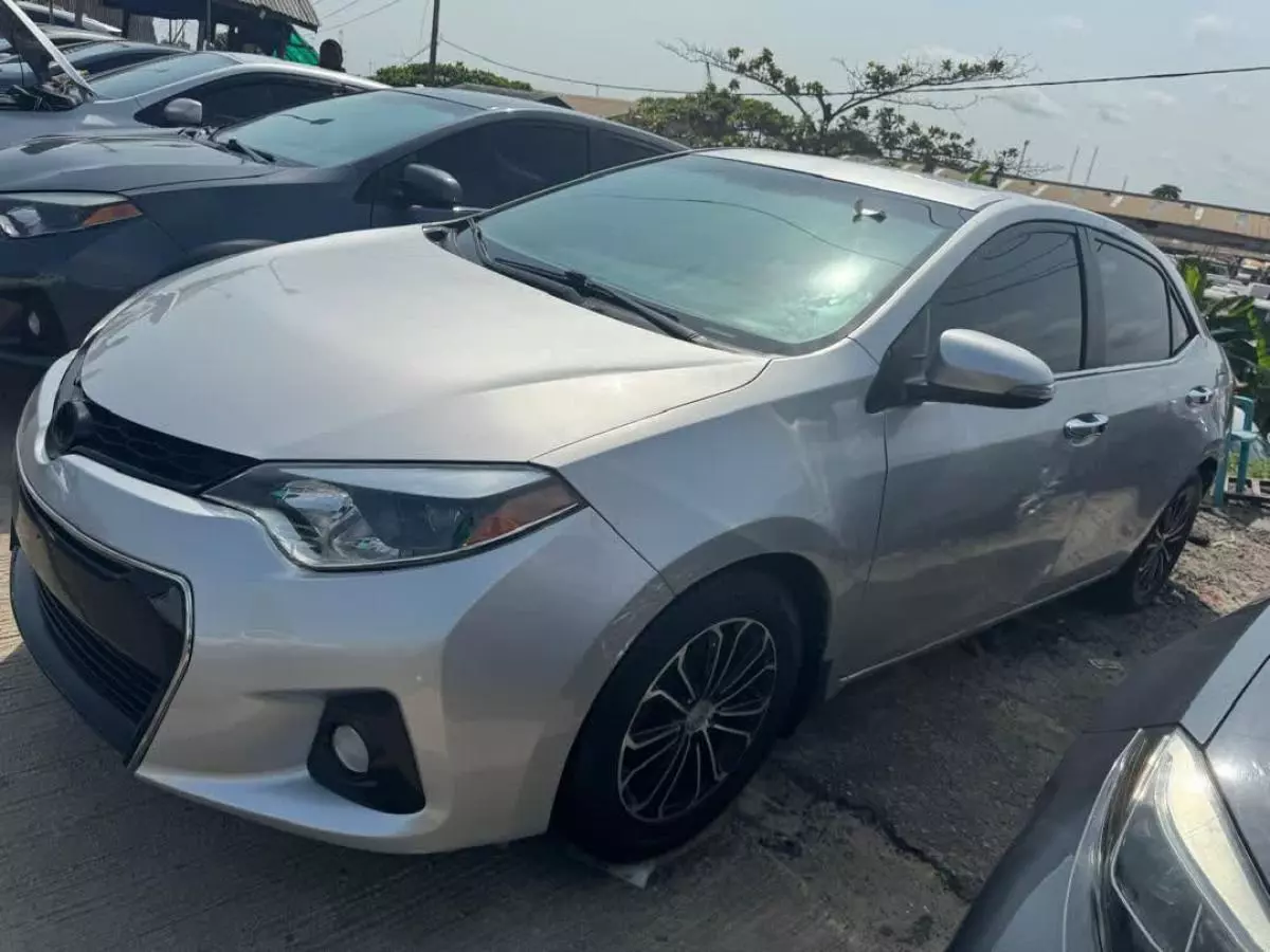 Toyota Corolla   - 2015