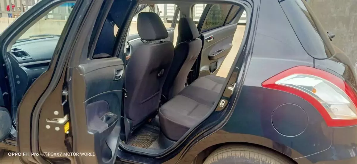 SUZUKI Swift GLX - 2013