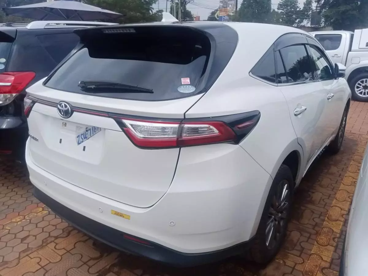 Toyota Harrier   - 2016