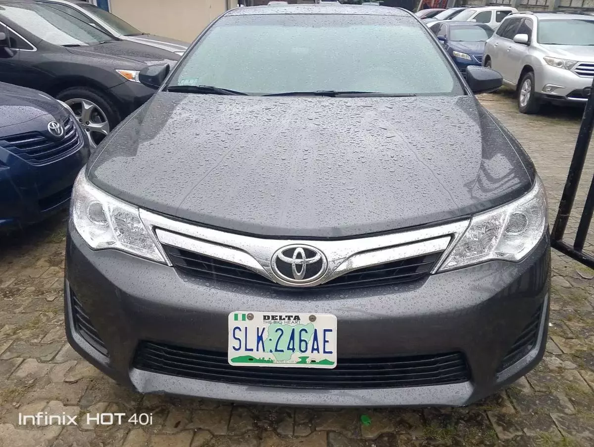 Toyota Camry   - 2012