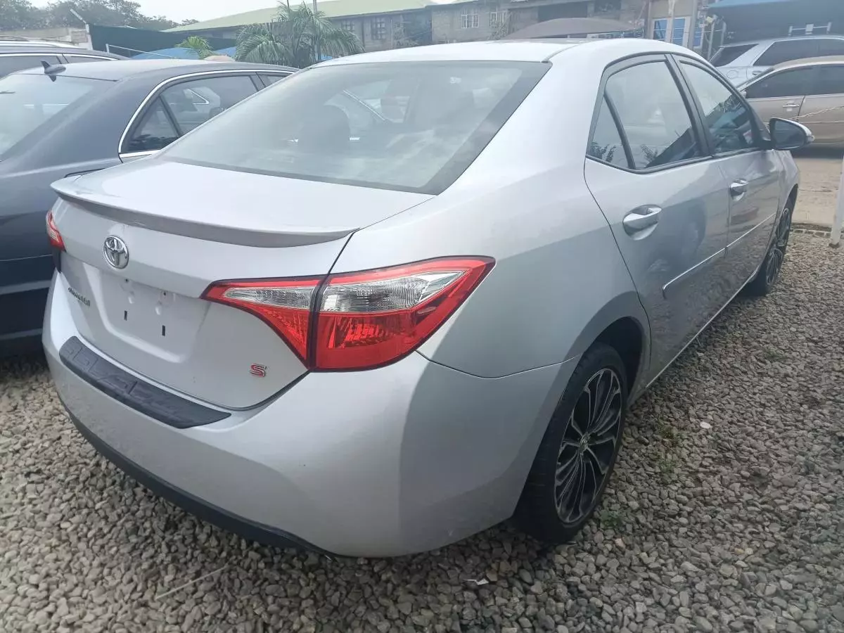 Toyota Corolla   - 2014