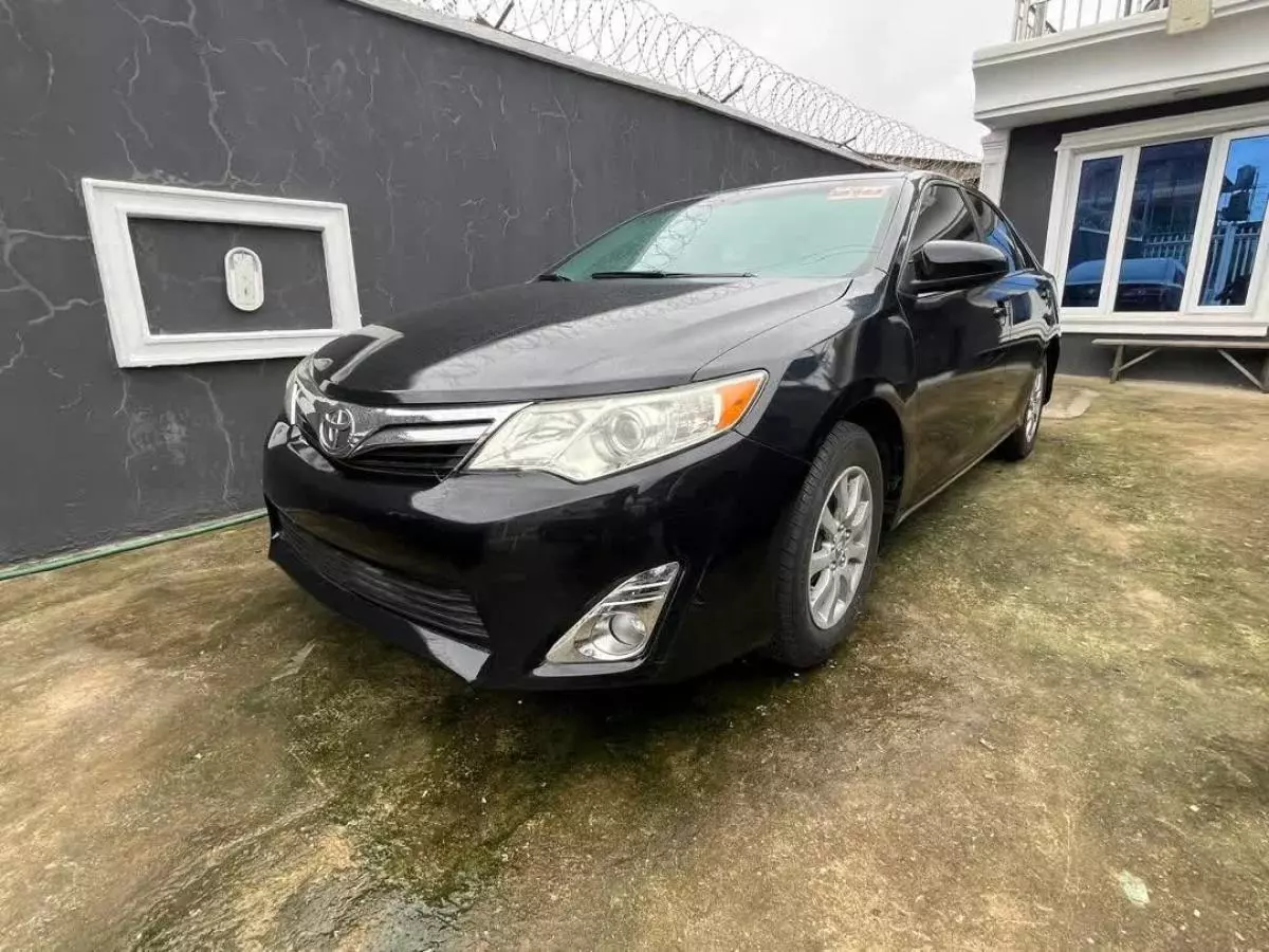 Toyota Camry   - 2014