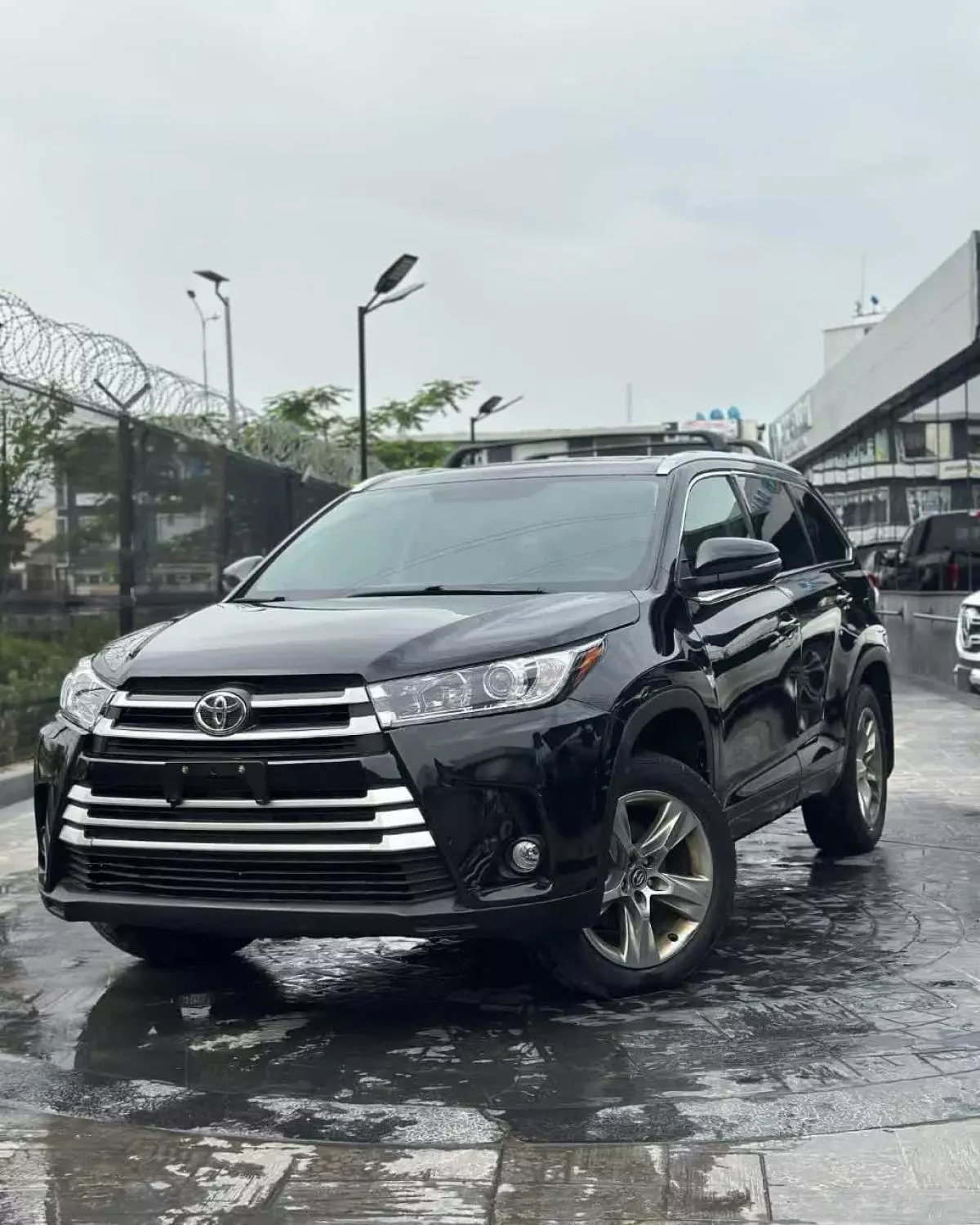 Toyota Highlander   - 2017