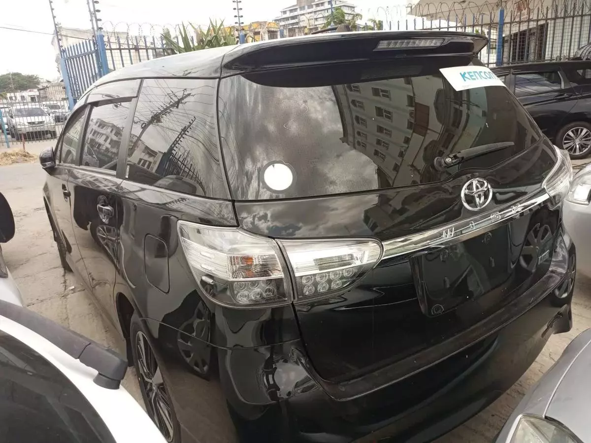 Toyota Wish - 2015