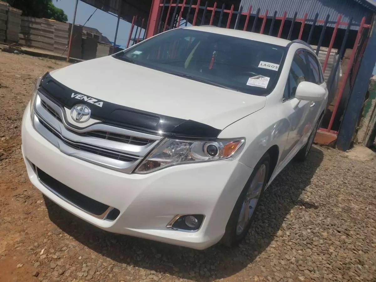 Toyota Venza   - 2011