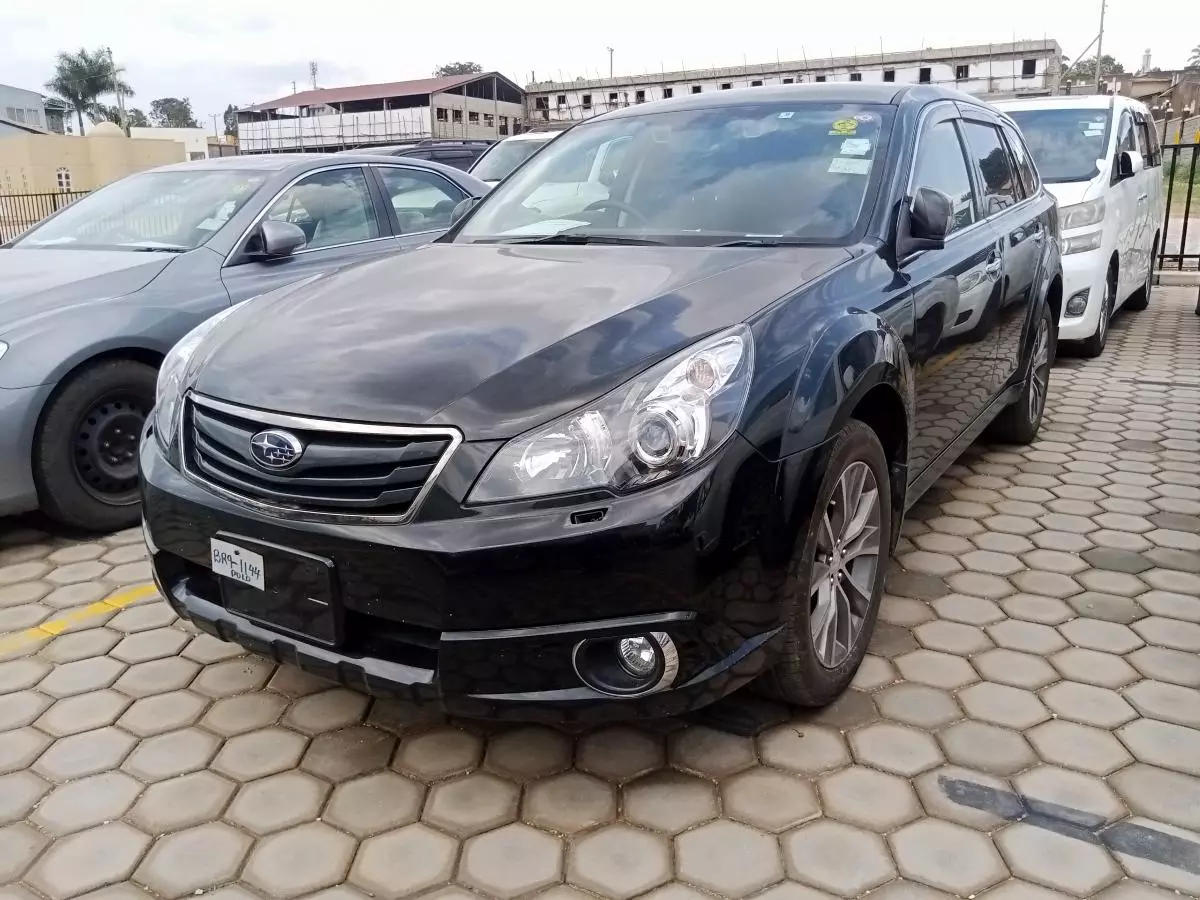 Subaru Outback   - 2011