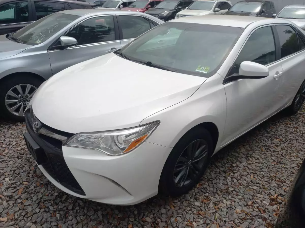 Toyota Camry   - 2016