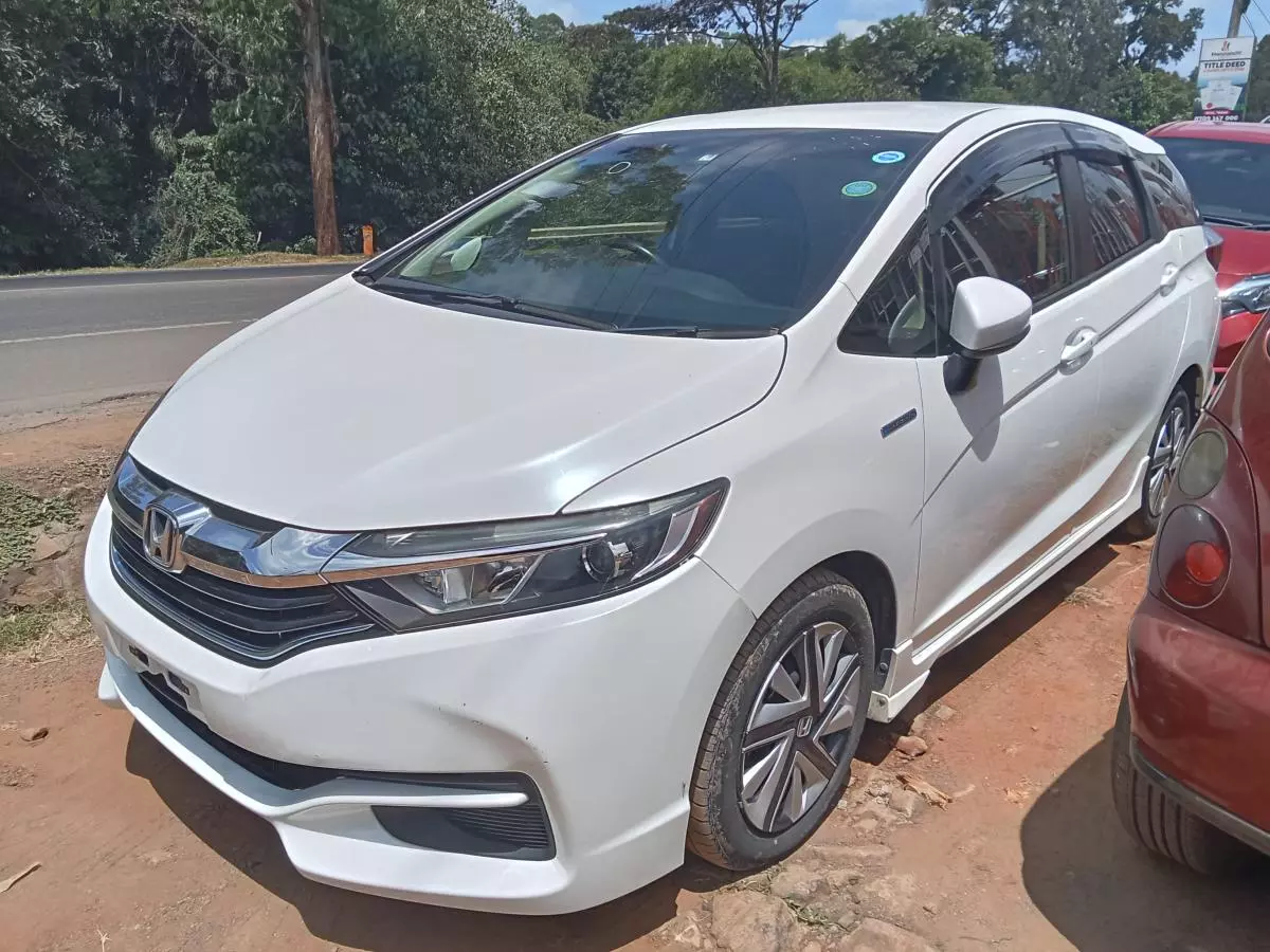 Honda Fit shuttle hybrid   - 2017