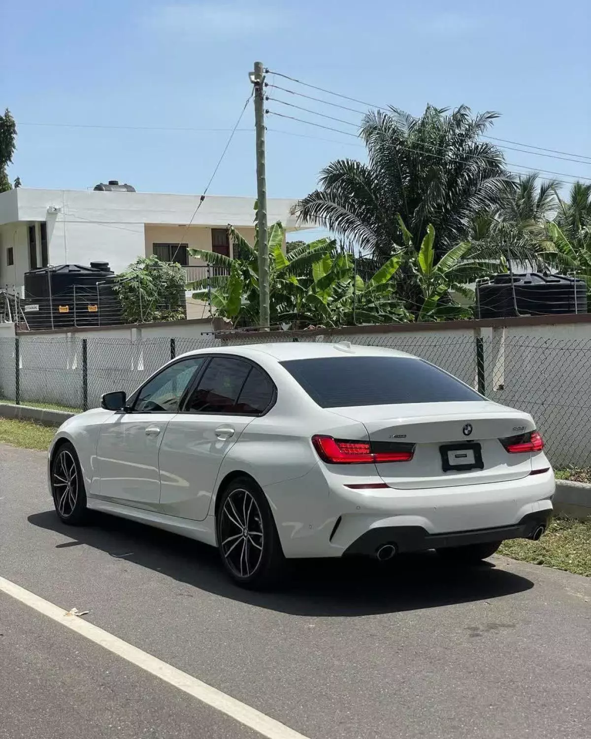 BMW 330i   - 2020