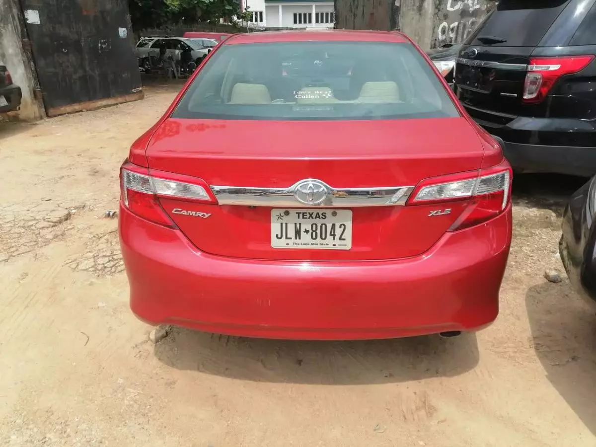 Toyota Camry   - 2014