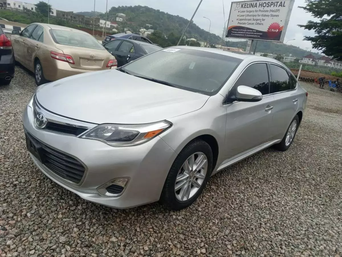 Toyota Avalon   - 2013