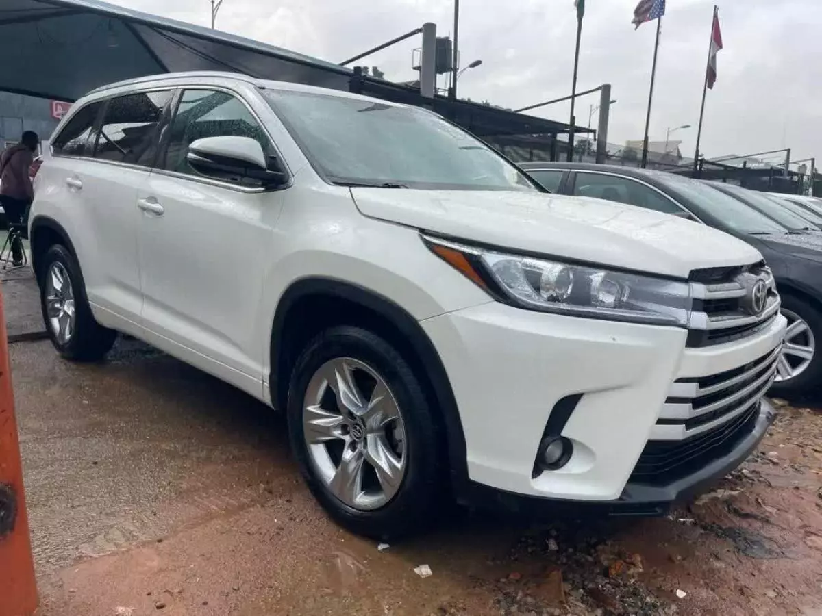 Toyota Highlander   - 2016