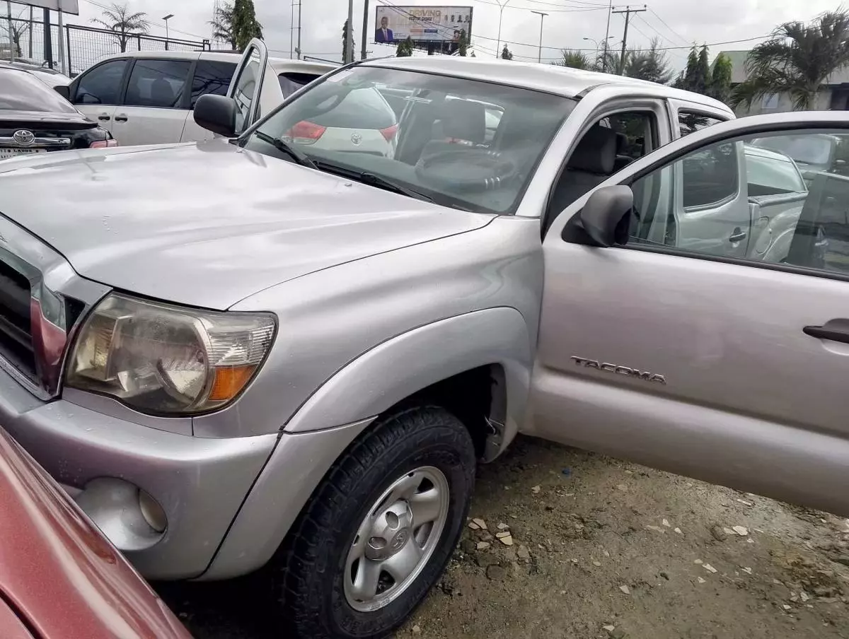 Toyota Tacoma   - 2008