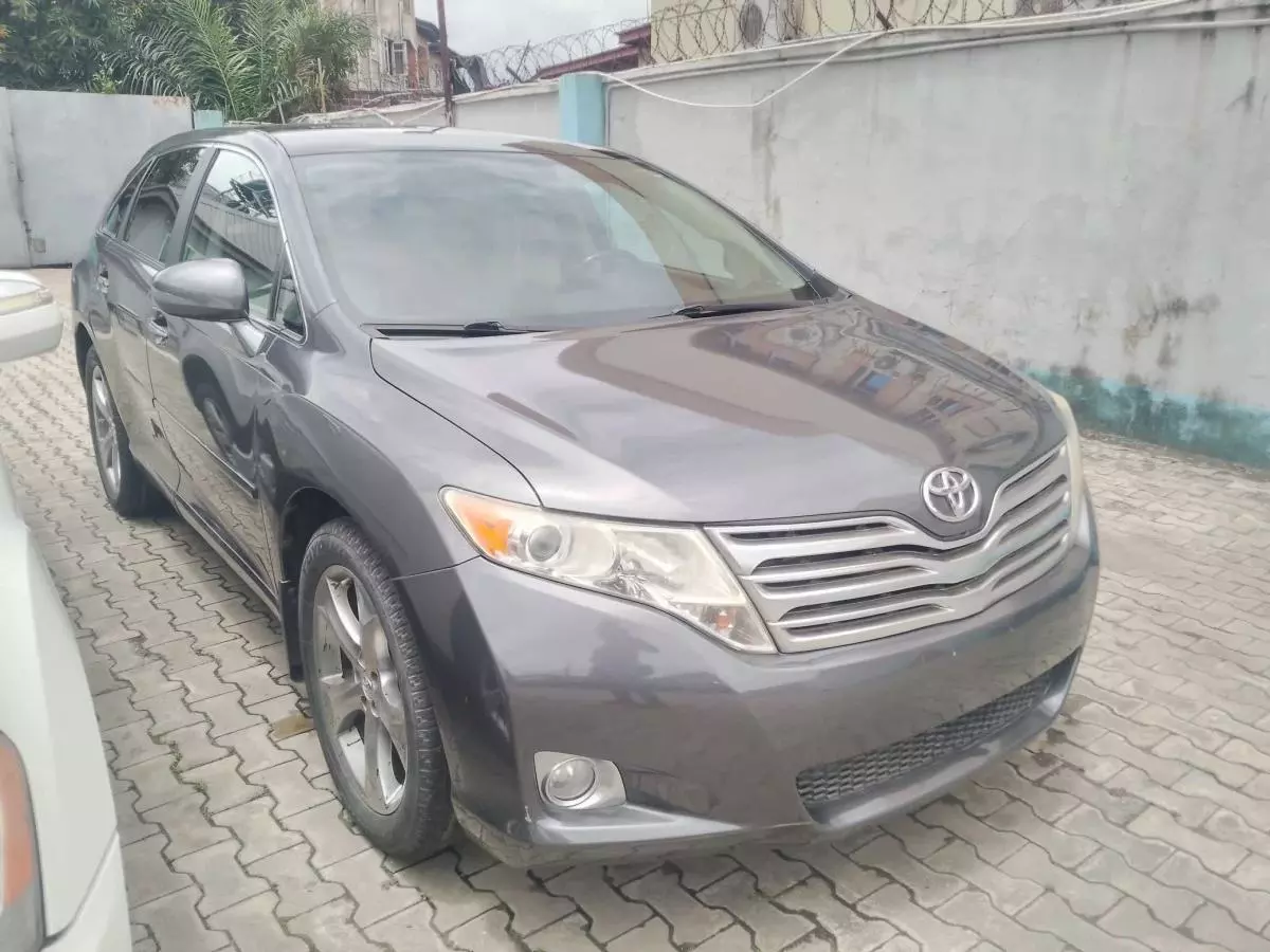 Toyota Venza   - 2011