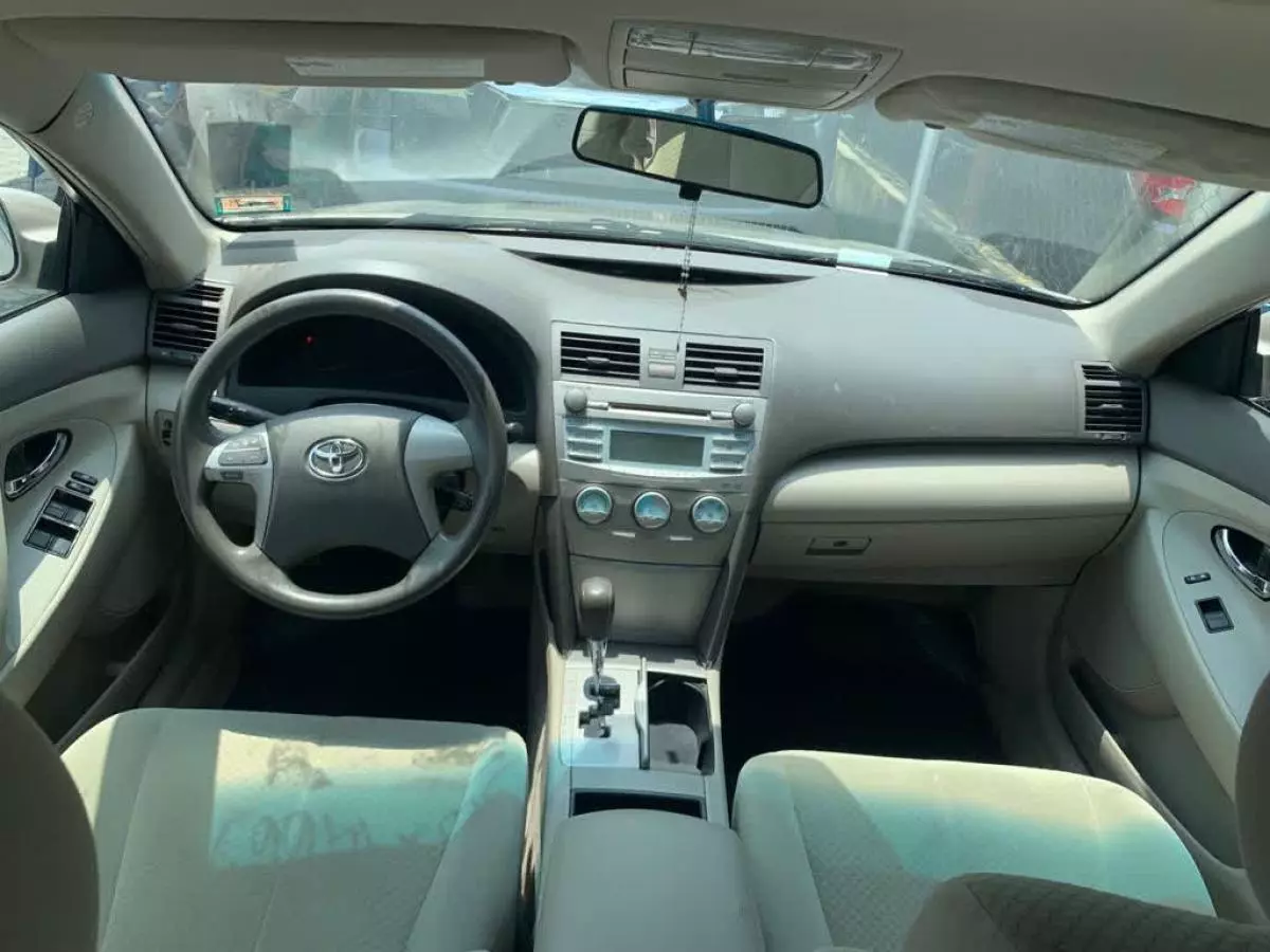 Toyota Camry - 2009
