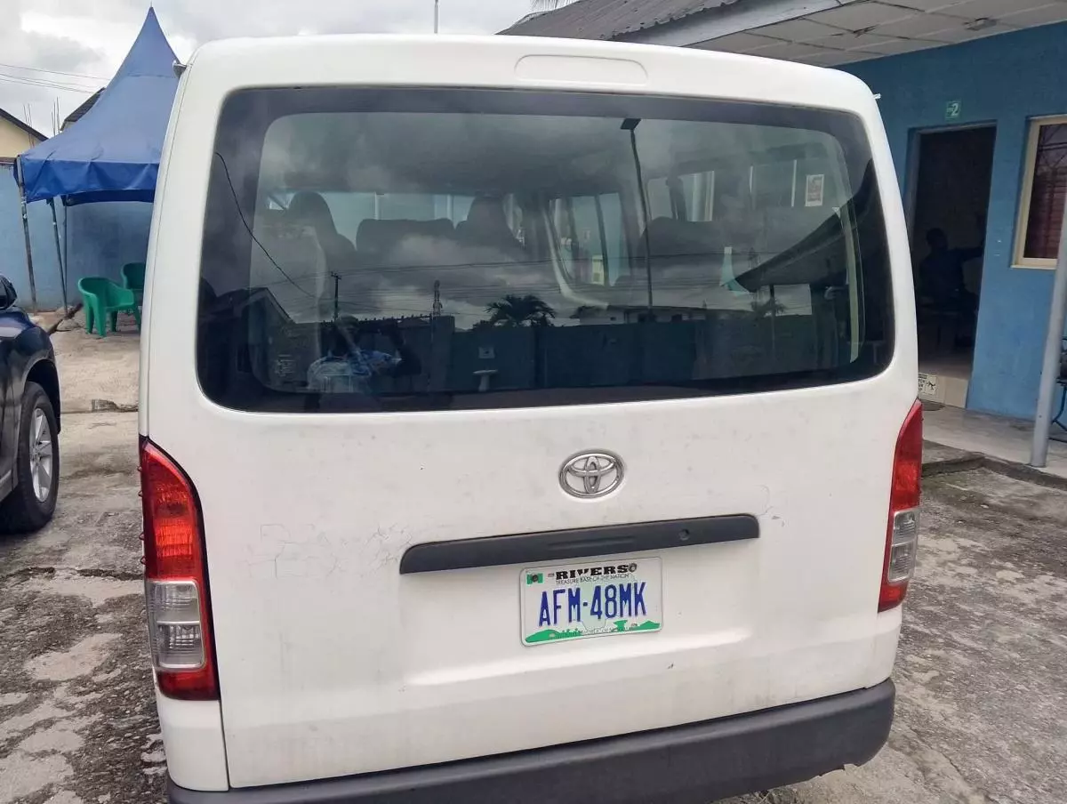 Toyota Hiace   - 2012