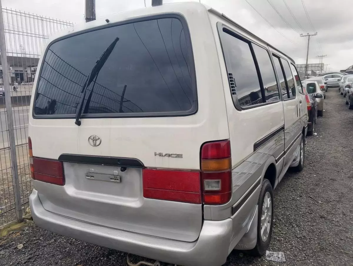 Toyota Hiace   - 2004