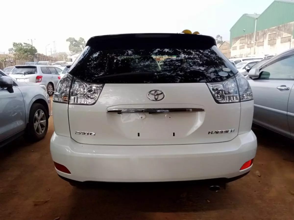 Toyota Harrier   - 2011