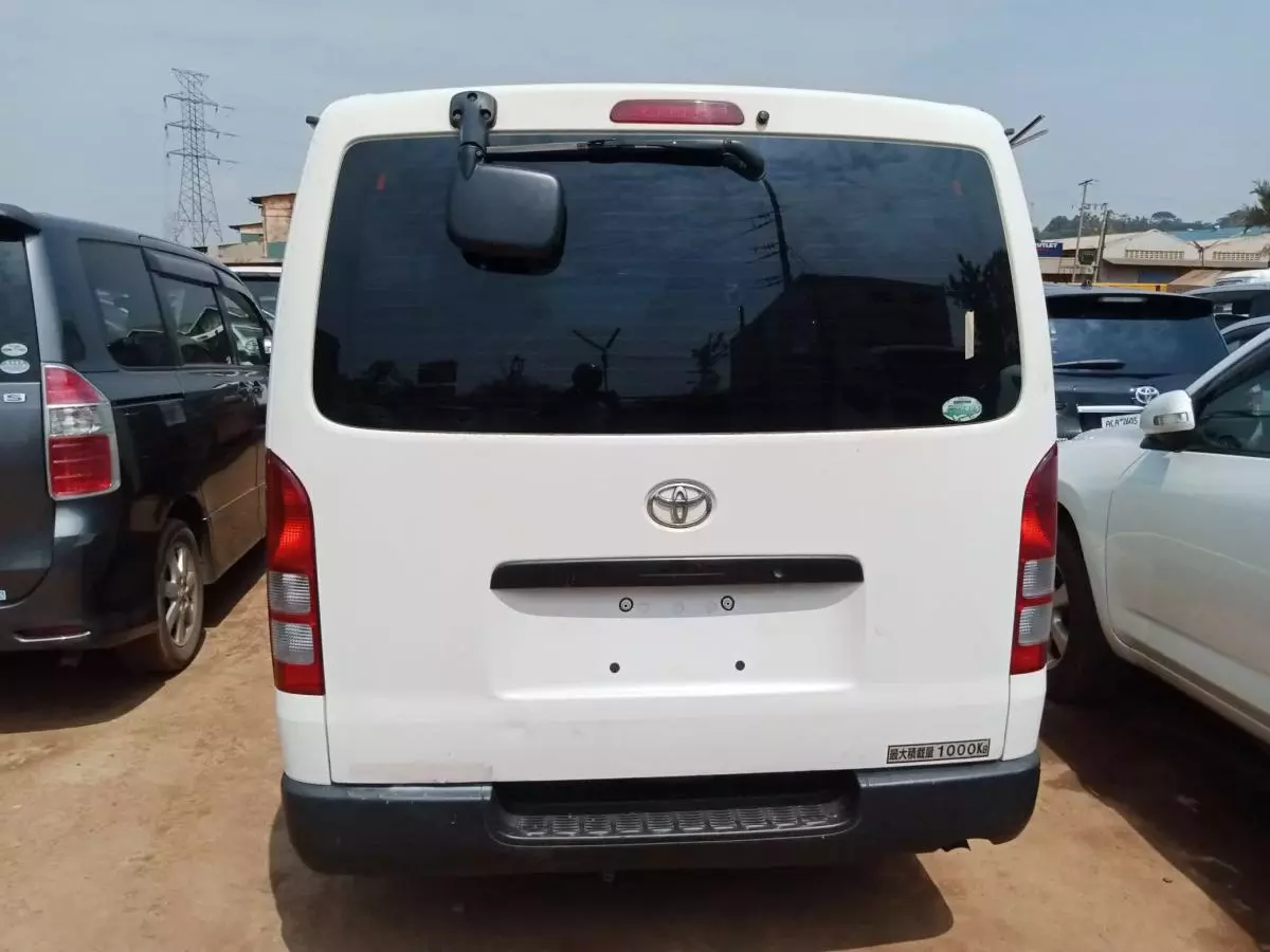 Toyota Hiace   - 2012