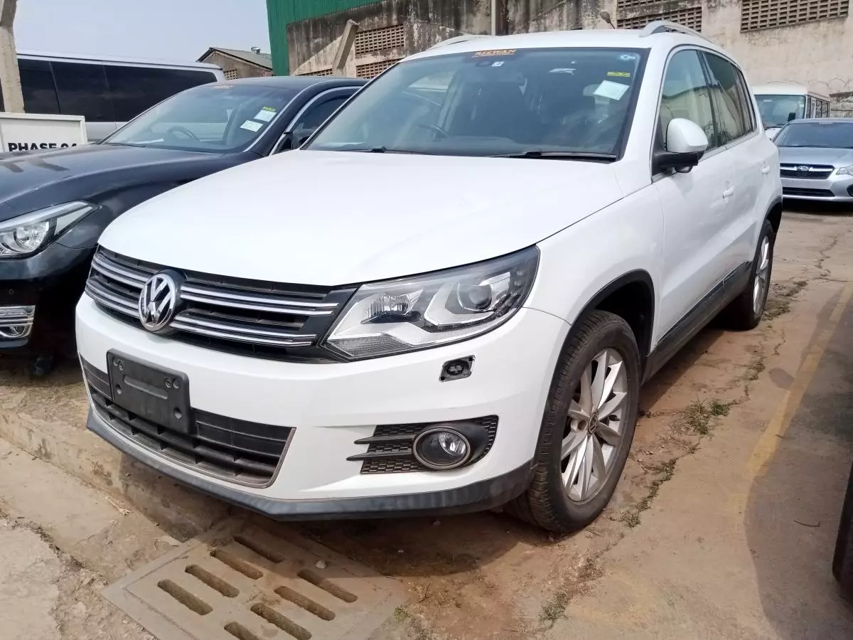 Volkswagen Tiguan   - 2014