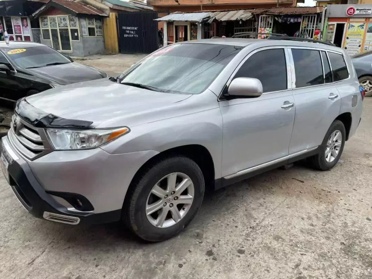 Toyota Highlander   - 2013