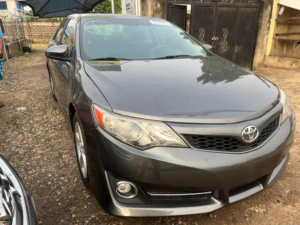 Toyota Camry   - 2013