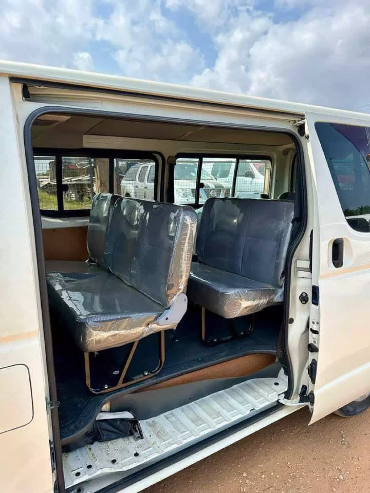 Toyota Hiace   - 2012