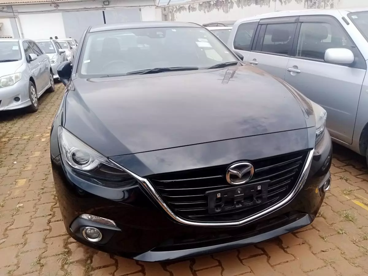 Mazda Axela    - 2015