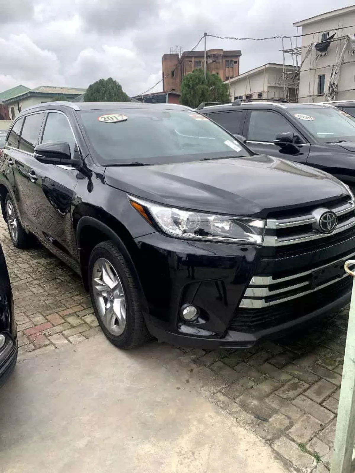 Toyota Highlander   - 2017