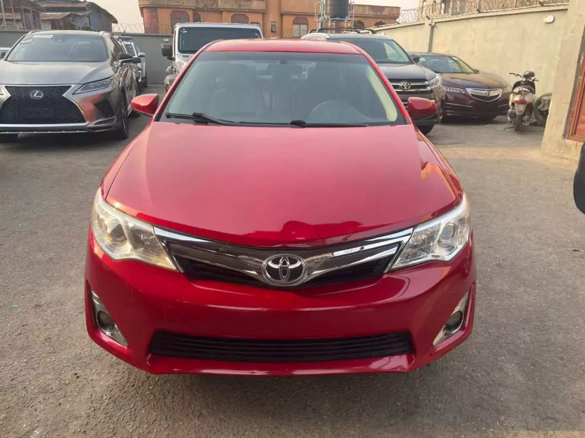 Toyota Camry   - 2014