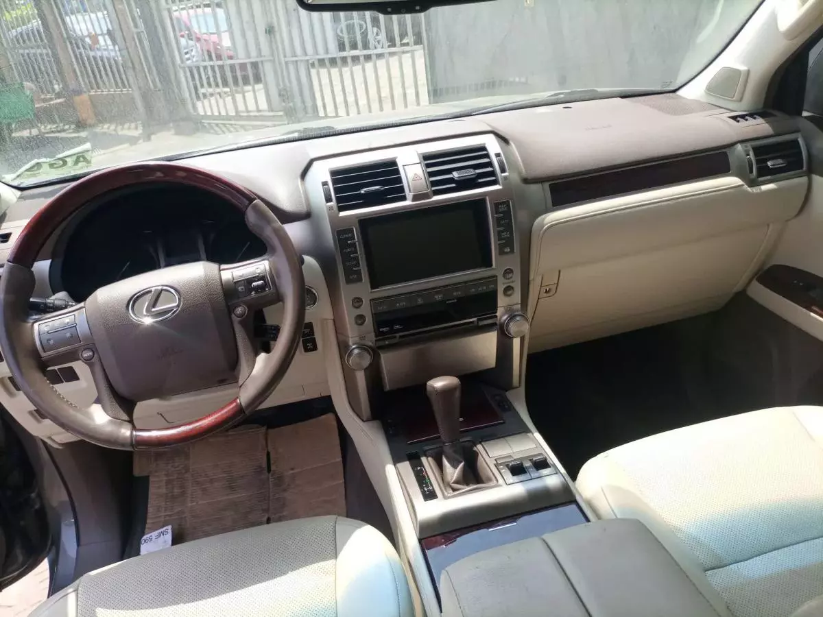 Lexus GX 460 - 2011