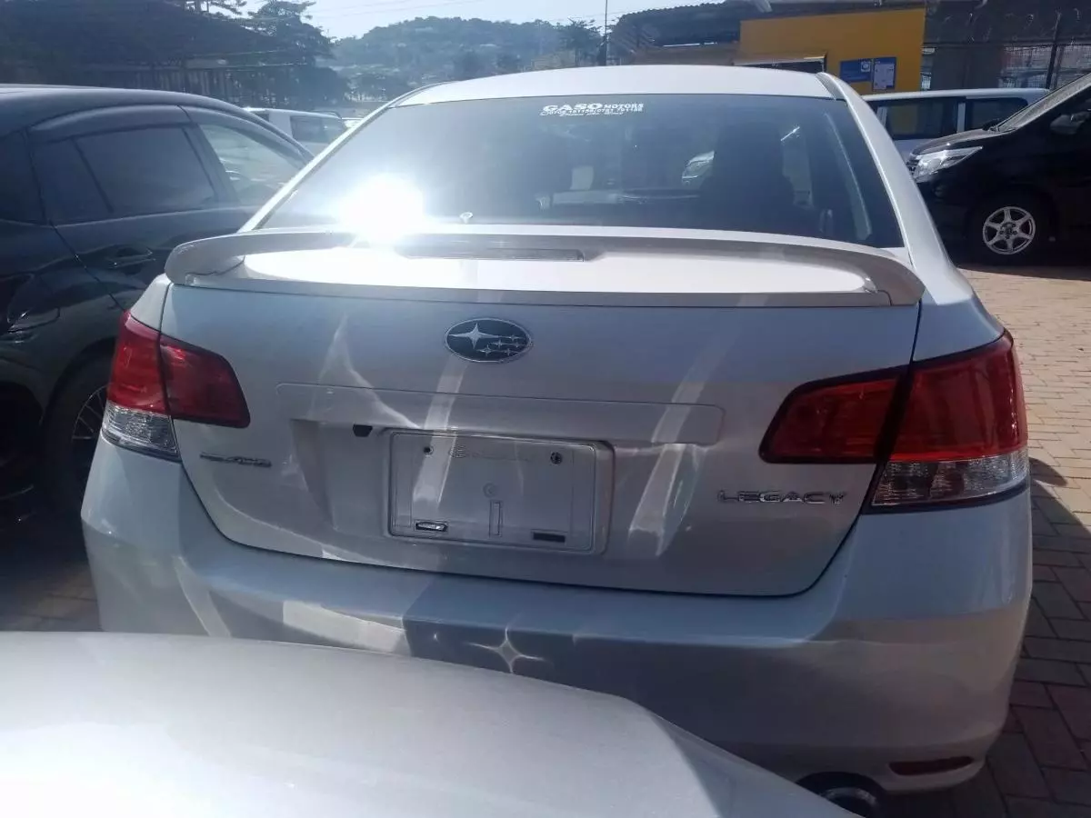 Subaru Legacy   - 2010