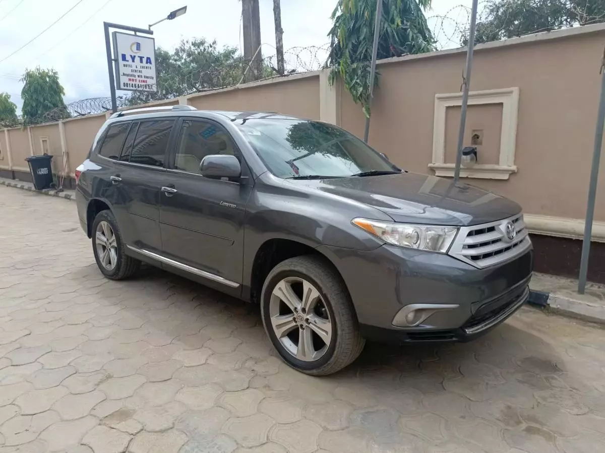 Toyota Highlander   - 2012