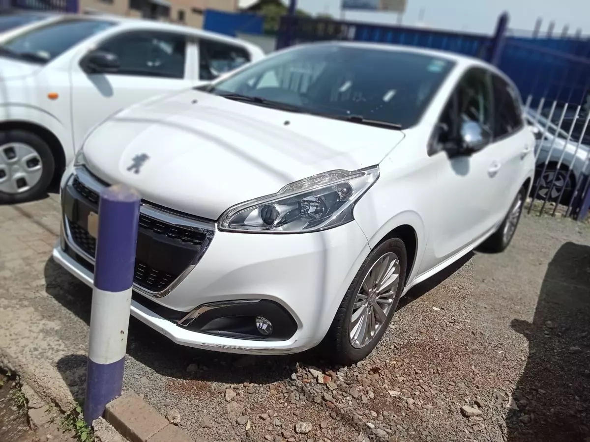 Peugeot 208   - 2017