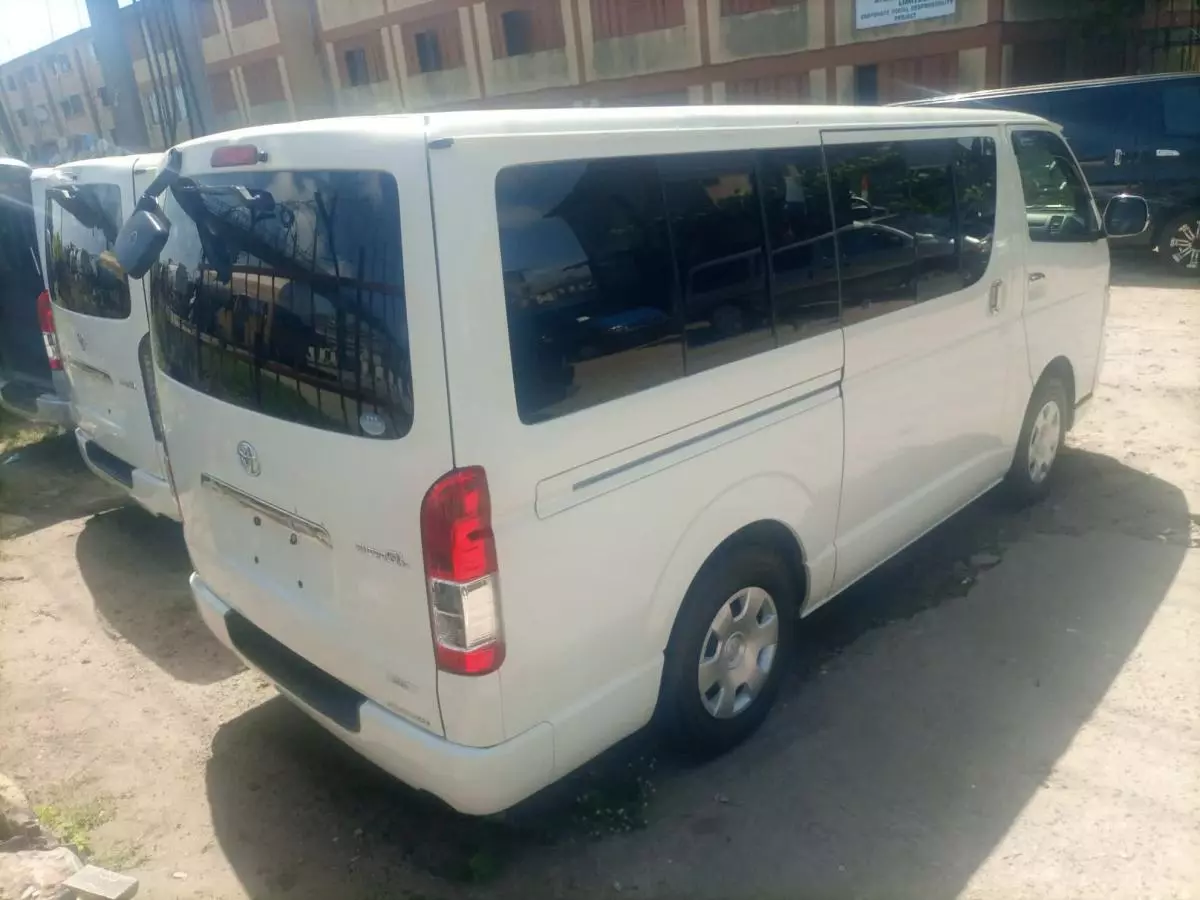 Toyota Hiace   - 2010