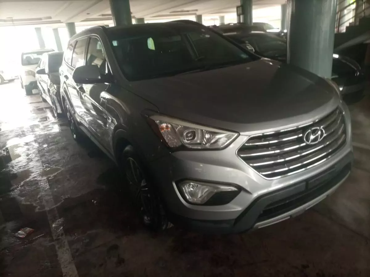 Hyundai Santa Fe   - 2013