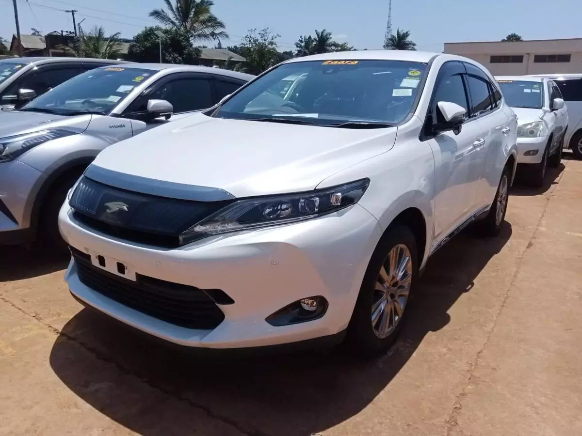 Toyota Harrier   - 2016