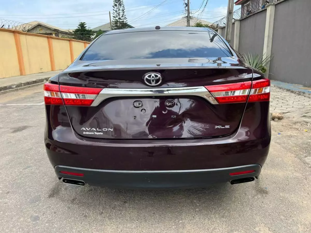 Toyota Avalon   - 2014