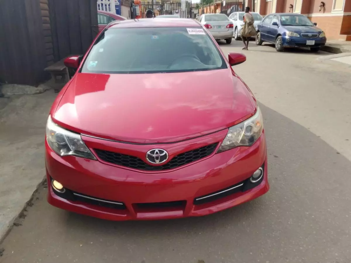 Toyota Camry   - 2014